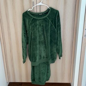 Kondi dark green velour sweatshirt and pant set